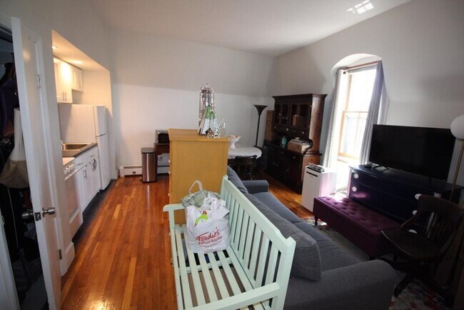 Building Photo - 694 Tremont St