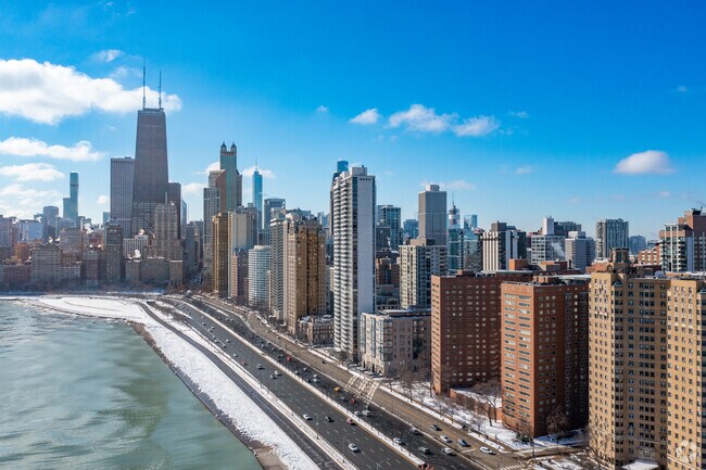 Foto aérea - 1300 N Lake Shore Dr