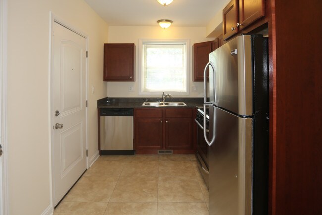Building Photo - 4715 W Cornelia Ave