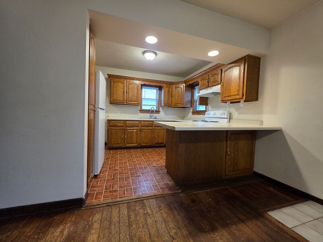 Foto principal - Charming 2 Bedroom 1 Bath Single Family Home-Available Now!