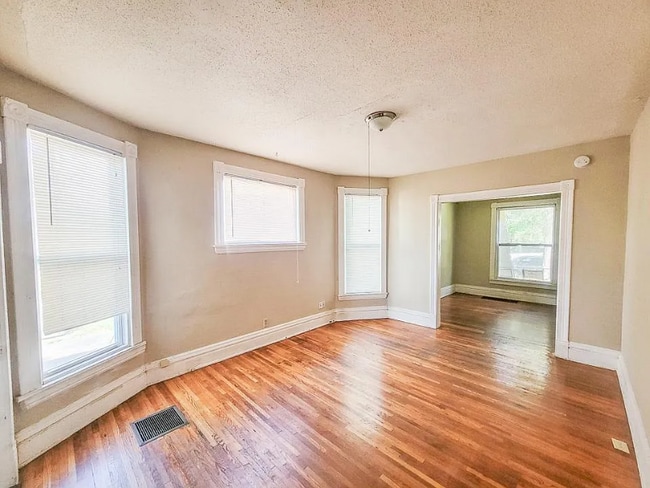 Building Photo - 2640 Fillmore St NE