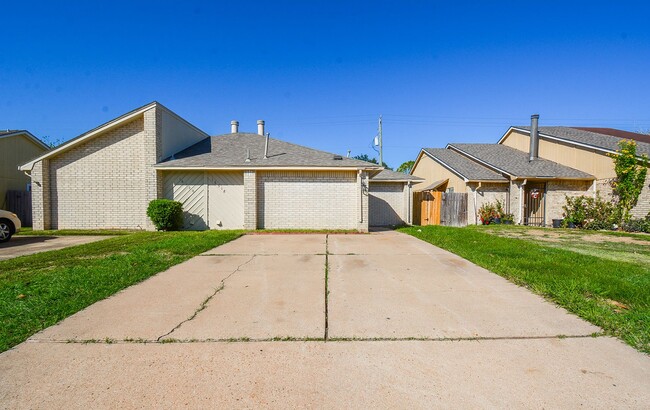 Foto del edificio - Charming Home for Rent in Southwest Houston !