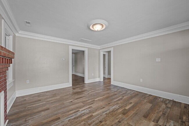 Building Photo - 308 Norwood St