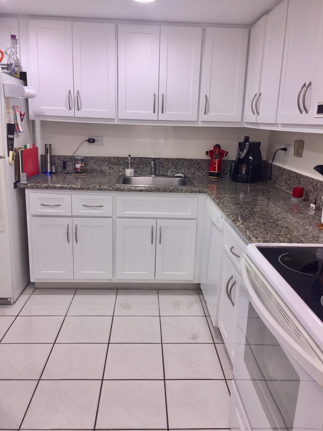 Foto del edificio - 8101 SW 72nd Ave