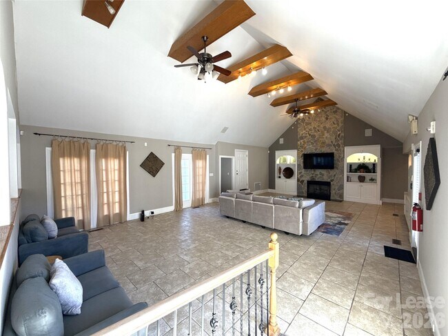 Foto del edificio - 14009 Thompson Rd