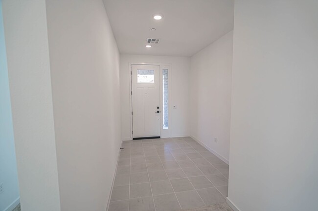 Foto del edificio - New Construction - Modern 4-Bedroom Single...