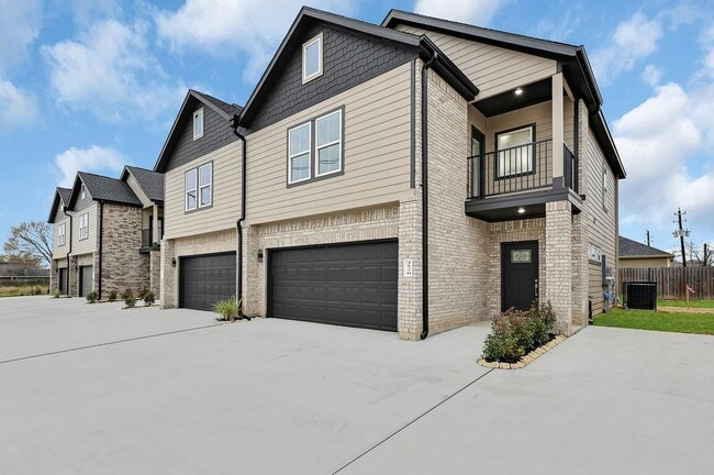 Foto del edificio - 4677 Bellfort Ave