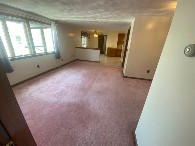 Building Photo - 53 Linden St