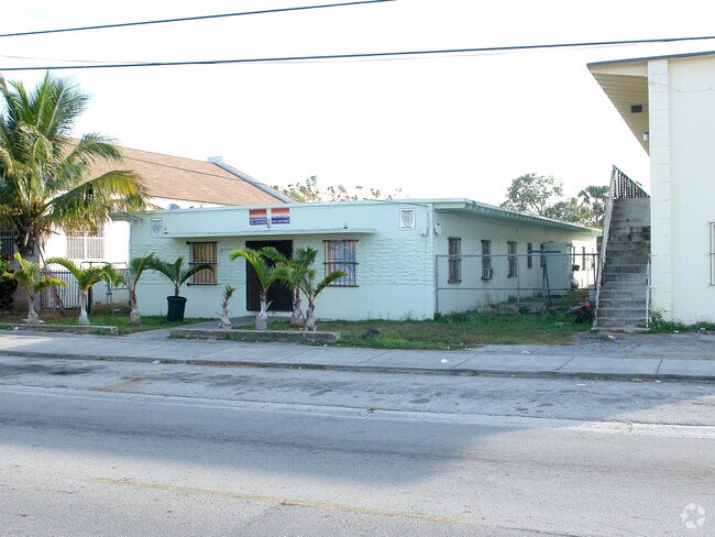 Building Photo - 537 SW 6th Ave