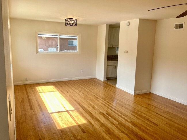 Building Photo - 3 Bedroom 2 Bath Home in La Mesa with Detached 2 Car Garage