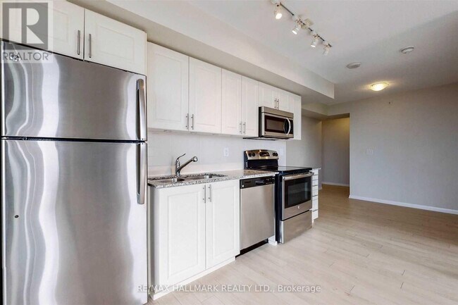 Photo du bâtiment - 830 Lawrence Ave W