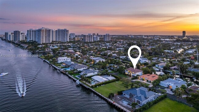 Building Photo - 552 Palm Dr