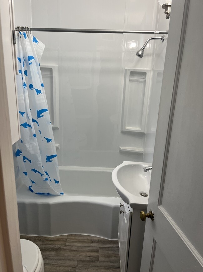 Building Photo - 1329 N Jenison Ave