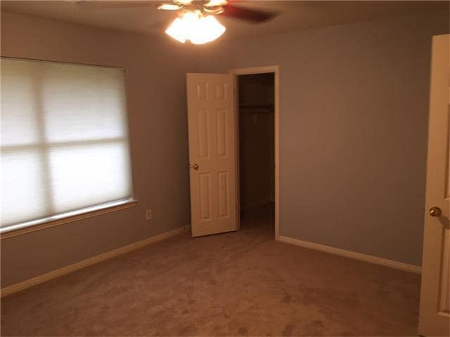 Building Photo - Spacious 3 Bedroom w/ Loft in Scofield Farms