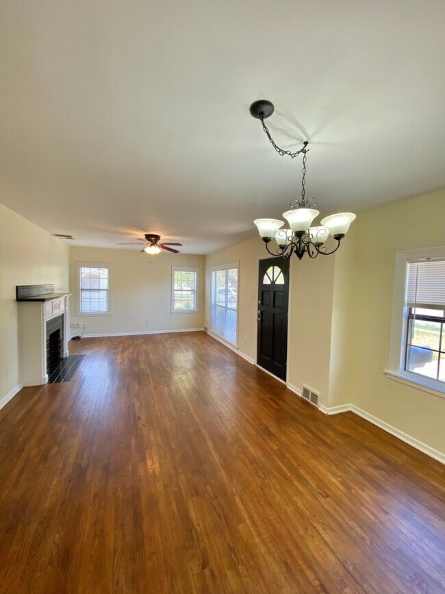 Building Photo - Hardwood Floors & Classic Charm | 3/2 Near Texas Tech