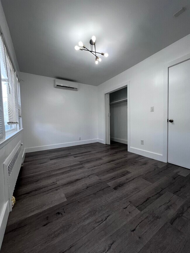 Building Photo - 28 E 47th St