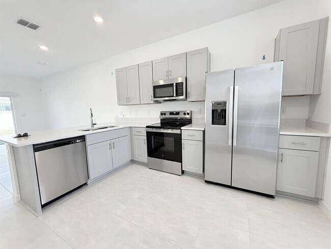 Building Photo - 2924 Skyline Lp