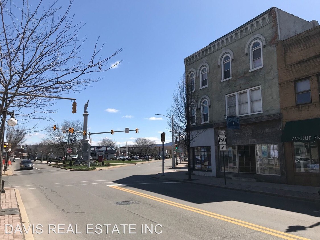 Building Photo - 102-104 Bellefonte Ave