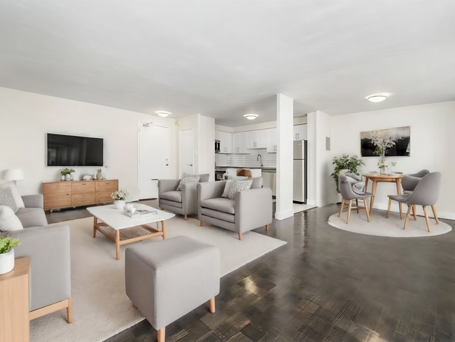 Interior Photo - 2292 Weston Road