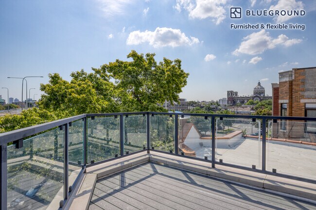 Foto del edificio - 2034 N Avondale Ave