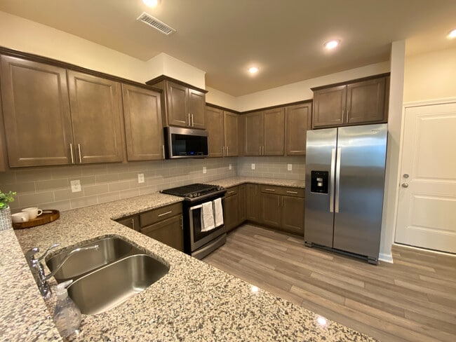 Building Photo - Room in Townhome on Talley St
