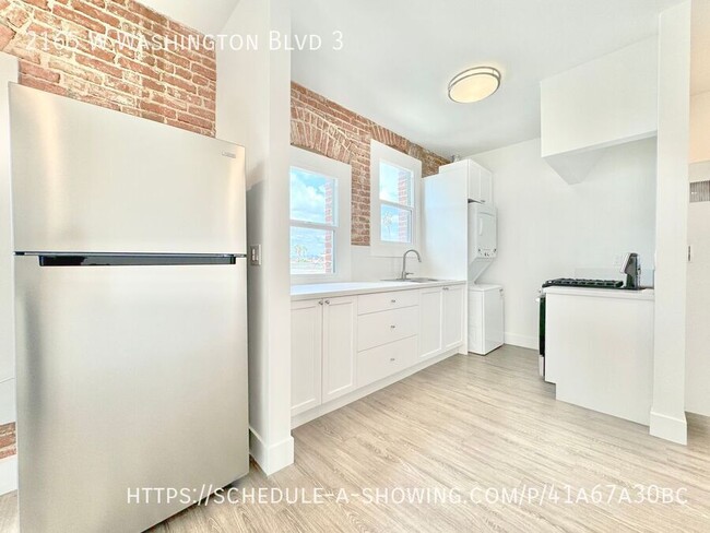 Building Photo - Newly remodeled Studio + 1 Bath + Parking