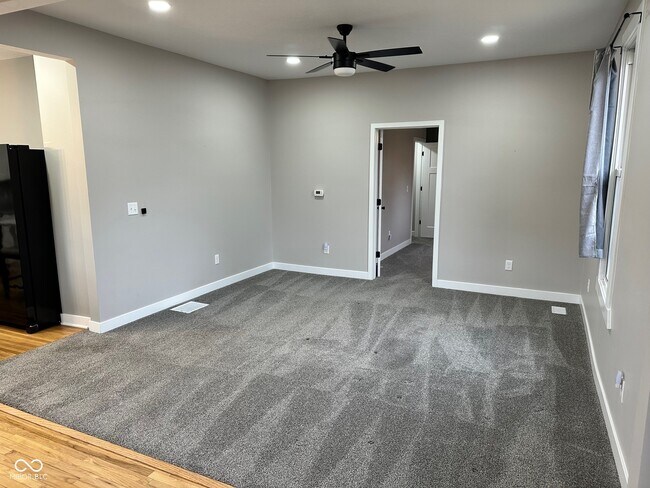 Foto del edificio - 310 S Nebraska St