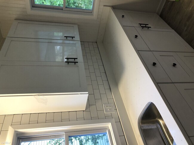 Foto del edificio - 4 br, 1 bath House - 28285 W Oak St