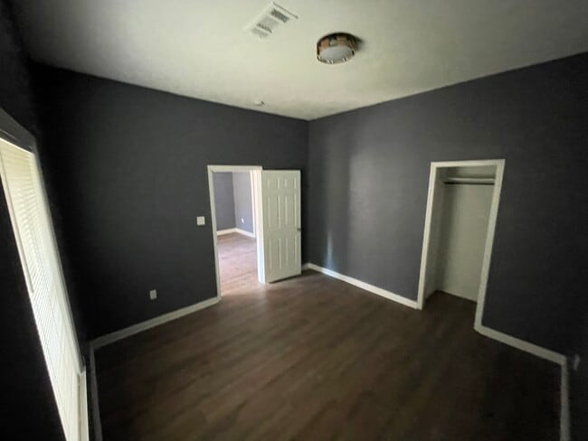 Building Photo - 1519 W 46th St