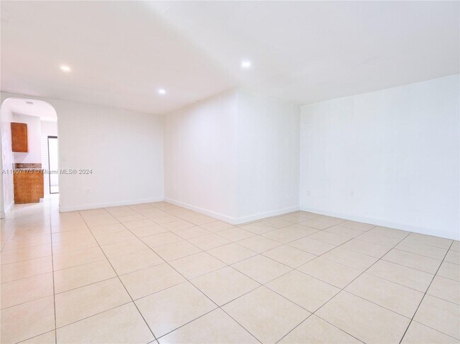 Building Photo - 3305 SW 114th Ct