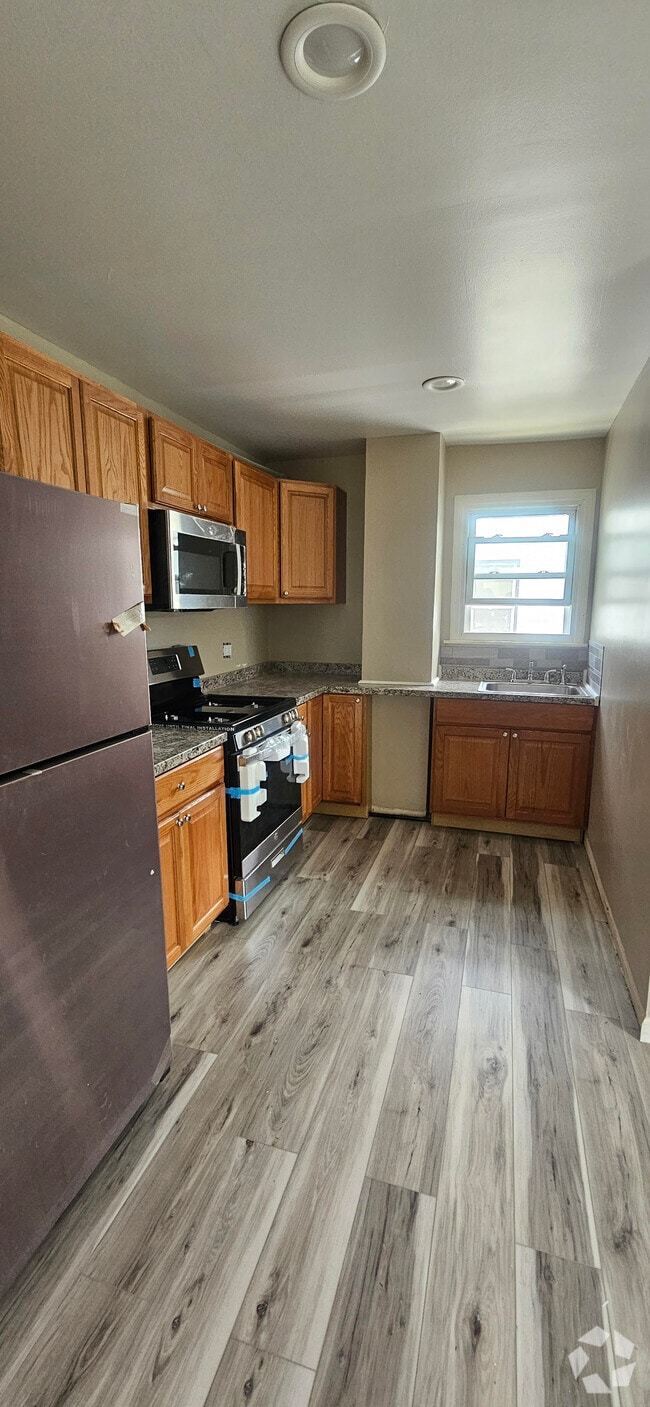 Building Photo - 426 Darrow Ave