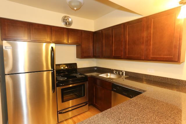 Building Photo - 1225 N LaSalle St