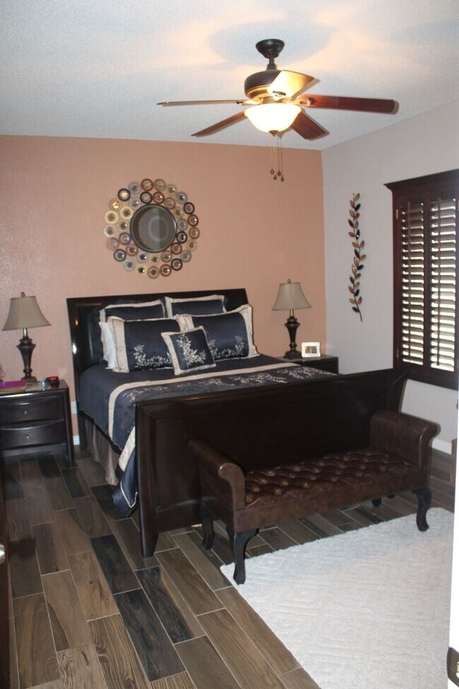 Foto del edificio - 336 Emerald Woods St