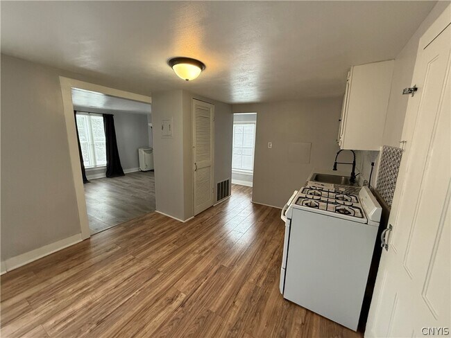 Foto del edificio - 7 Pimm Ave