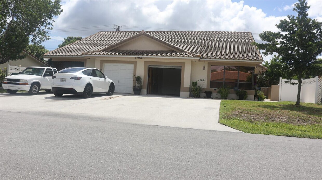 Foto principal - 4105 NW 78th Ter
