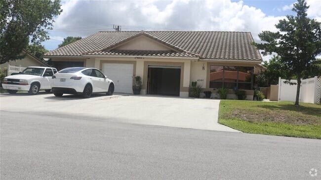 Building Photo - 4105 NW 78th Ter