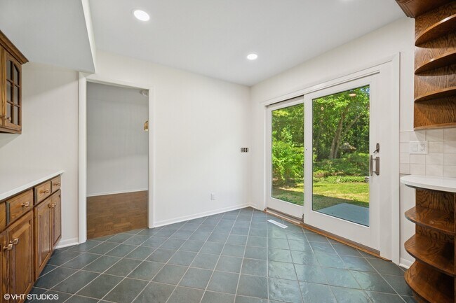 Foto del edificio - 160 N Forest View Dr