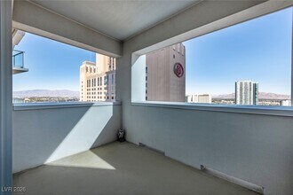 Building Photo - 2700 S Las Vegas Blvd