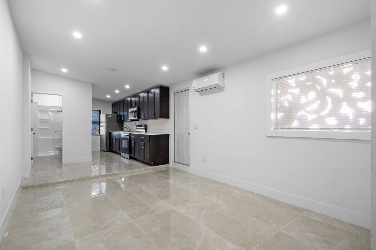 Foto del edificio - 1300 NW 90th St