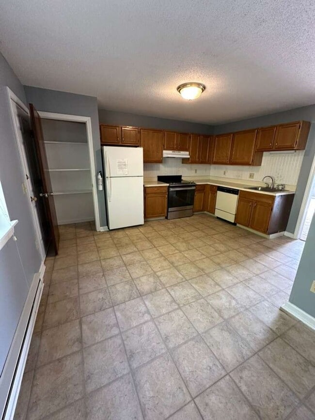Photo - 176 Lincoln St Apartment
