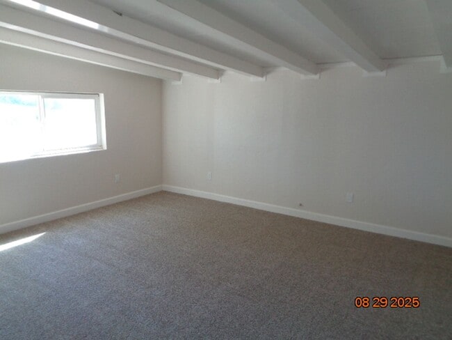 Building Photo - 710 Azalea Way