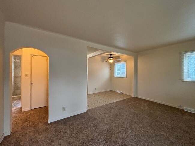 Foto del edificio - Charming home in Denver with 1-car garage.