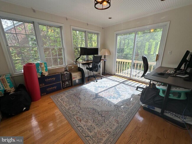 Foto del edificio - 104 S Columbus St