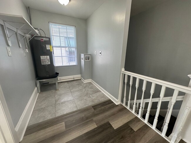 Building Photo - Huang Elm St Duplex