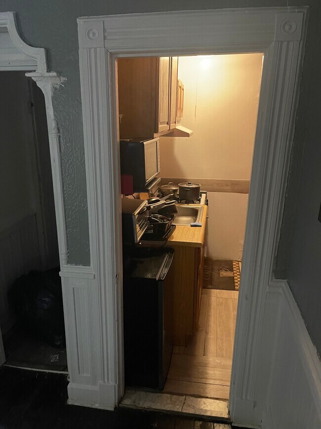 Kitchen - 545 Halsey St