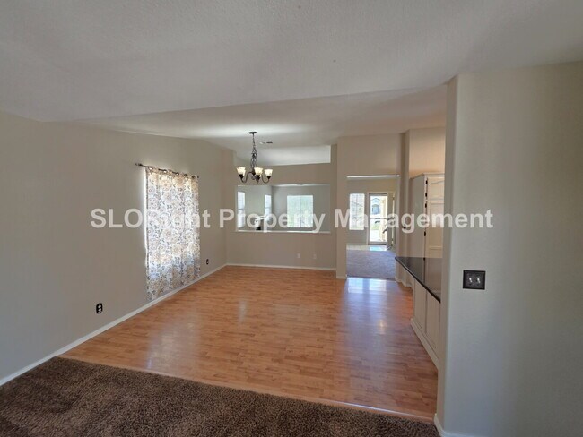 Building Photo - AVAILABLE NOW - Beautiful 4Bed, 2Bath Paso Robles Home