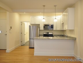 Building Photo - 877 Beacon St