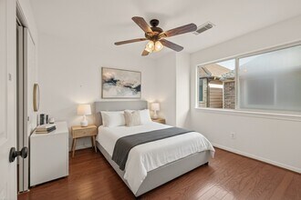 Building Photo - 218 Plaza Del Sol Park