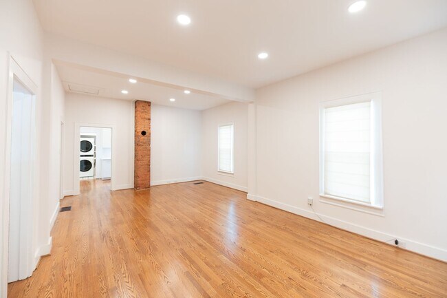 Foto del edificio - 1004 Albert St SW