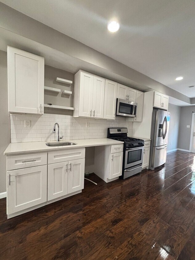 Primary Photo - Beautiful 2 Bath 2 Bedroom in Port Richmon...
